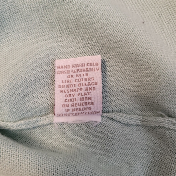 LOWEST PRICE Lightweight sweater w stunning detail - Picture 6 of 15